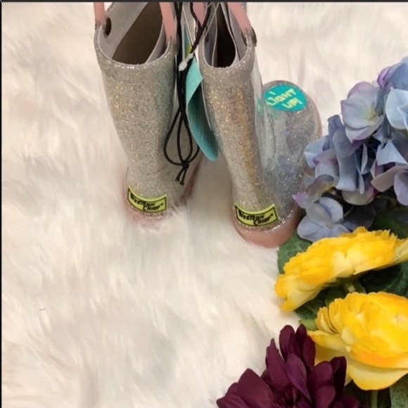 FIRM PRICE! NEW! Girl’s Light Up Glitter Silver Sparkle Rain Boots Sz 6 - Picture 4 of 7